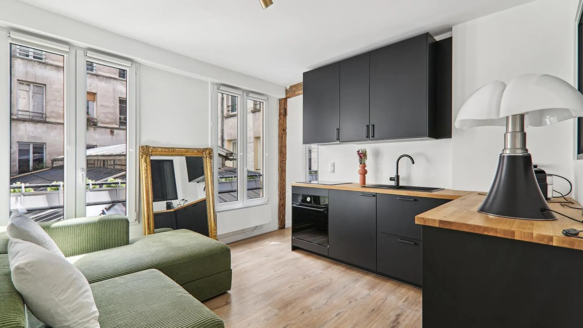 Apartment In Paris 2Eme