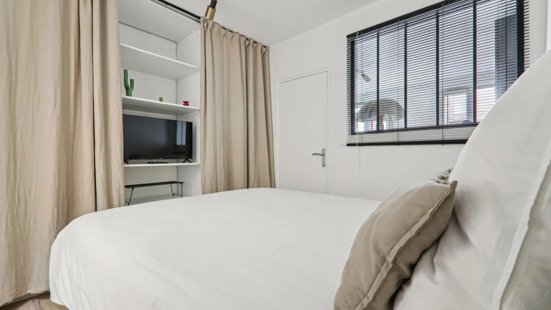 Apartment In Paris 2Eme