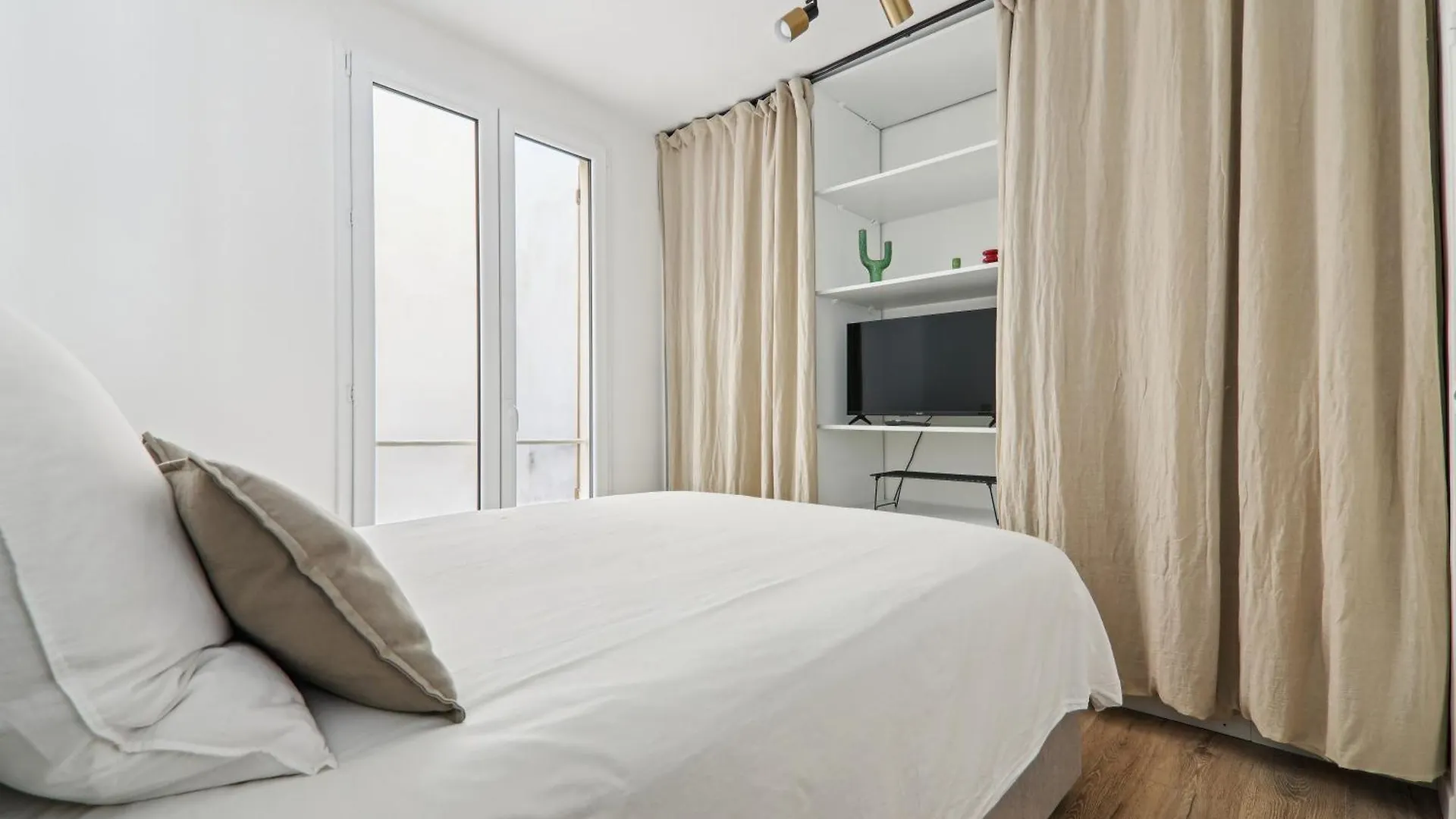 Apartment In Paris 2Eme